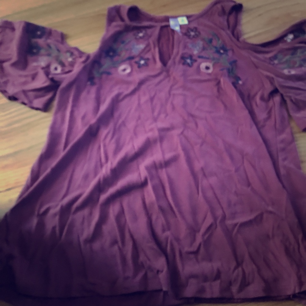 Cold shoulder top